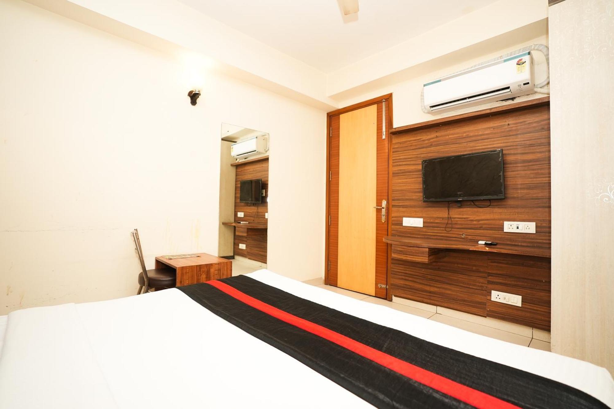 Hotel A R Residency 3*